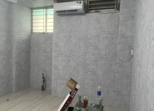 Hoàn thiện thi công kết hợp giữa giấy dán tường và sàn nhựa : 689 đường 3/2, P.13, Q. 10