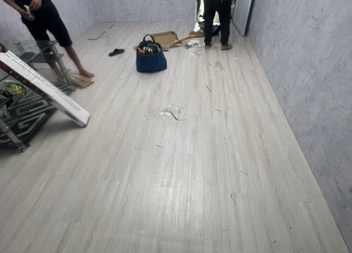 Kết hợp giữa sàn nhựa, giấy dán tường : 590 đường 3/2, quận 10