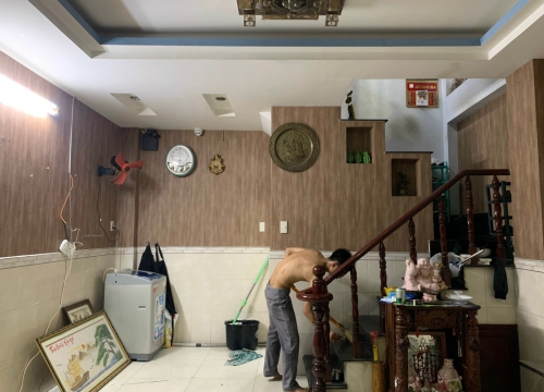 Hoàn thiện thi công giấy dán tường vân giả gỗ : 1 Đường số 5 , Q. 7