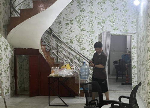 Trang trí lại tiệm kem cho khách ; Đường Số 1, Phường Bình Hưng Hoà A, Quận Bình Tân