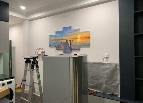 hoàn thành giấy dán tường trơn ( màu trắng ) : 15A/33 Lê Thánh Tôn, P. Bến Nghé, Q. 1