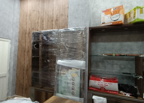 hoàn thiện giấy dán tường xi mang & giấy vân giả gỗ : Nguyễn Văn Nghi , Gò Vấp