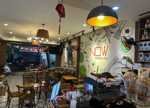 thi cong trang trí quan coffee cho khach