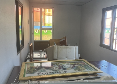 Trước & sau khi thi công giấy dán tường trong contener tại cảng cát lái