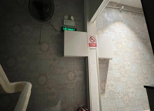 Thi Công Giấy Dán Tường Phòng Khách với cầu thang cho chị gái ở  : Lê Thánh Tôn , Quận 1