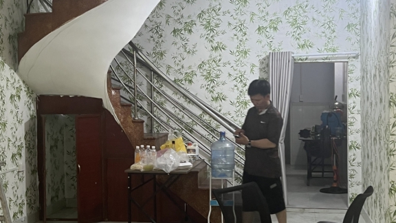 Trang trí lại tiệm kem cho khách ; Đường Số 1, Phường Bình Hưng Hoà A, Quận Bình Tân