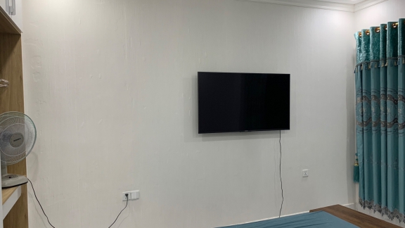 thi công hoàn thành giấy dán tường phòng ngủ ở : E42 Nhật Tảo, Q. 10