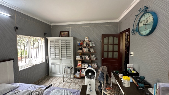 trước và sau khi cải tạo lai phòng ngủ bằng tấm ốp than tre cao cấp : 47 Đường 120, P. Tân Phú, TP. Thủ Đức