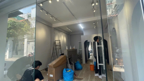 tân tiến lại shop quần áo : hẻm 333 Lê Văn Sỹ, Phường 1, Q. Tân Bình
