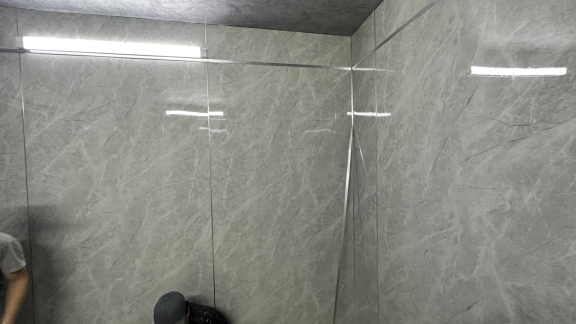 sản phẩm mới kết hợp giấy dán tường với ốp PVC : chung cư quang thái, Q. tân Phú