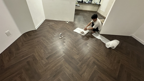 thi công sàn xương cá ; hẻm 35 Lê Van Sỹ