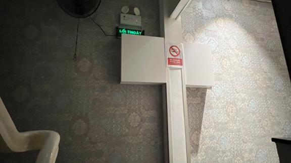 Thi Công Giấy Dán Tường Phòng Khách với cầu thang cho chị gái ở  : Lê Thánh Tôn , Quận 1